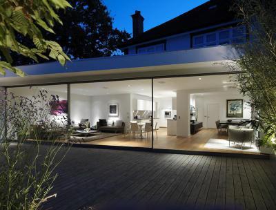 Tágas terasz - erkély / terasz ötlet, modern stílusban