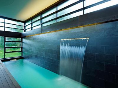 Beltéri medence - belső továbbiak ötlet, modern stílusban