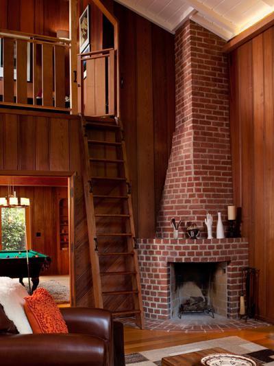 Létrás feljáró a galériára - nappali ötlet, rusztikus stílusban