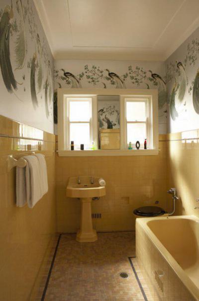 Tapéta a fürdőszobában - fürdő / WC ötlet, modern stílusban