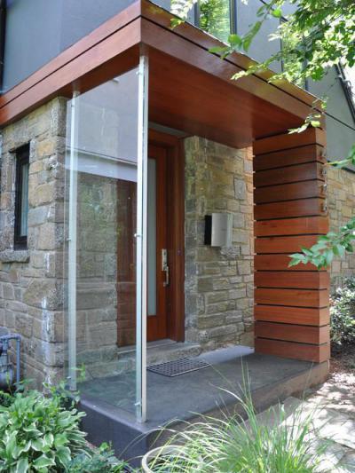 Terméskő üveggel - bejárat ötlet, modern stílusban