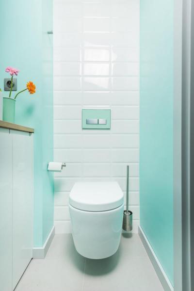 Türkiz mellékhelység - fürdő / WC ötlet, modern stílusban