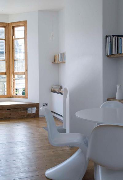 Szokatlan épített kandalló - nappali ötlet, modern stílusban