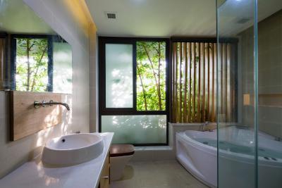 Modern fürdőszoba - fürdő / WC ötlet, modern stílusban