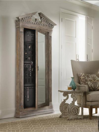 Rejtett tárolás tükörben - nappali ötlet, klasszikus stílusban