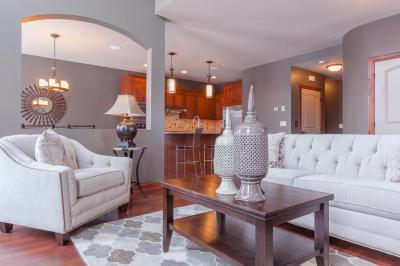 Olíva fal - nappali ötlet, modern stílusban