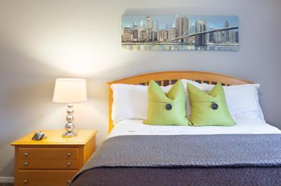 Színes hálószoba - háló ötlet, modern stílusban