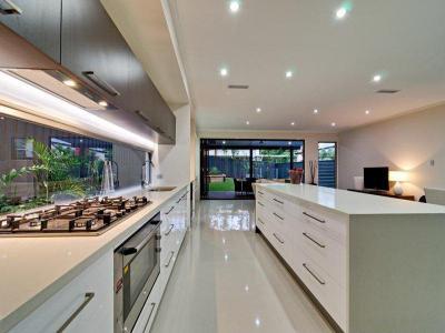 Óriási ablakok21 - konyha / étkező ötlet, modern stílusban