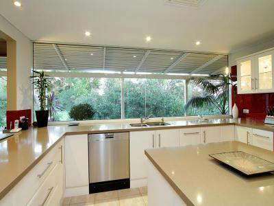 Óriási ablakok30 - konyha / étkező ötlet, modern stílusban