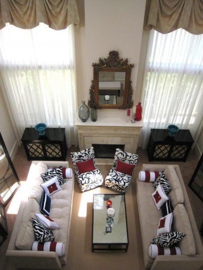 Piros és fekete díszpárnák - belső továbbiak ötlet