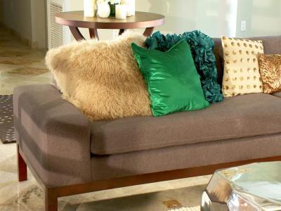 Arany és zöld díszpárnák - belső továbbiak ötlet, modern stílusban