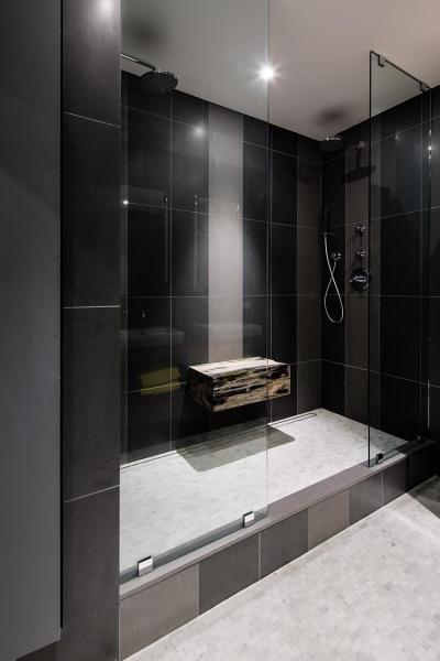 Férfias épített dupla tusoló - fürdő / WC ötlet, modern stílusban