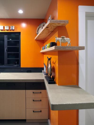 Modern narancssárga konyha - konyha / étkező ötlet, modern stílusban