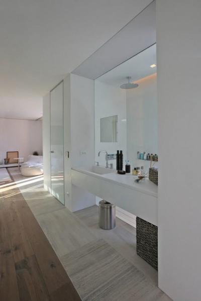 Nyitott fürdő a hálószobában - fürdő / WC ötlet, modern stílusban