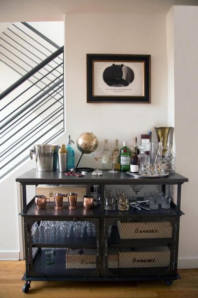 Gurulós bárszekrény - belső továbbiak ötlet, modern stílusban