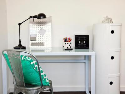 Otthoni mini iroda - dolgozószoba ötlet, modern stílusban