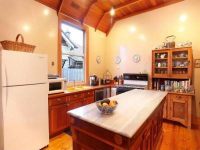 Gerendák a lakásban45 - konyha / étkező ötlet