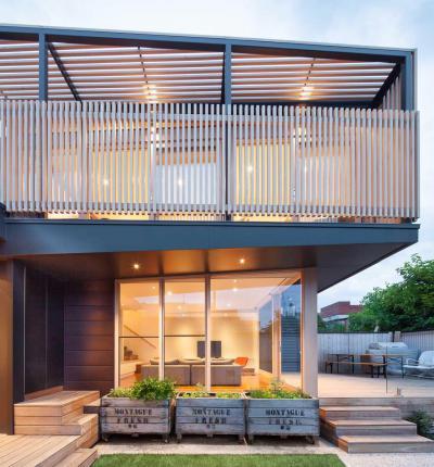 Modern lakóház - erkély / terasz ötlet, modern stílusban