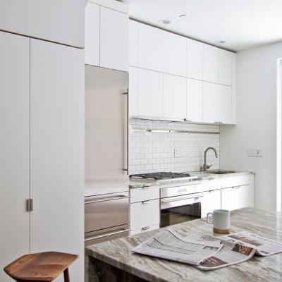 Fehér konyhabútor - konyha / étkező ötlet, modern stílusban