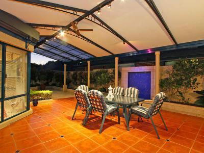 Erkély, terasz tetők - kert / udvar ötlet, modern stílusban