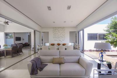 Teraszra nyitott nappali - nappali ötlet, modern stílusban