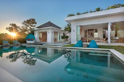 Kert medencével - erkély / terasz ötlet, modern stílusban