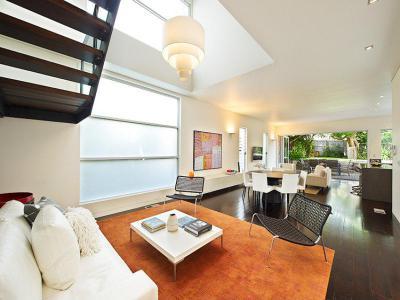 Világítás a házban - nappali ötlet, modern stílusban