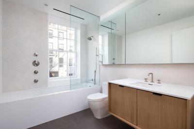 Modern fürdőszoba - fürdő / WC ötlet, modern stílusban