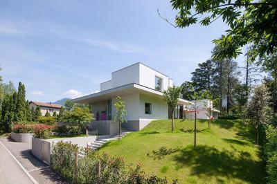 Modern lakóház - homlokzat ötlet, modern stílusban