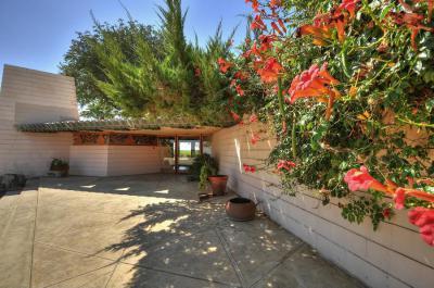 Modern kert - kerítés ötlet, modern stílusban