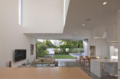 Teraszra nyitott nappali - nappali ötlet, modern stílusban