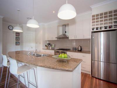 Világítás a házban - konyha / étkező ötlet, modern stílusban