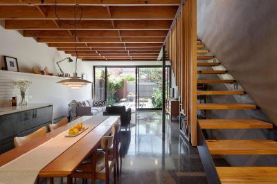 Lépcsőfeljáró - belső továbbiak ötlet, modern stílusban