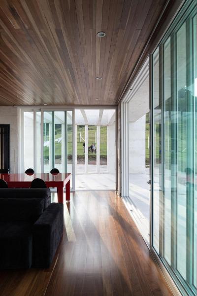 Teraszra nyitott nappali - nappali ötlet, modern stílusban