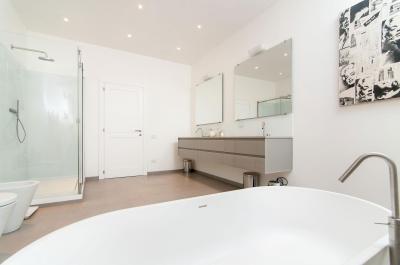 Modern fürdőszoba - fürdő / WC ötlet, modern stílusban