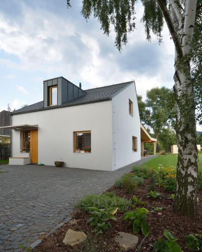 Modern lakóház - homlokzat ötlet, modern stílusban