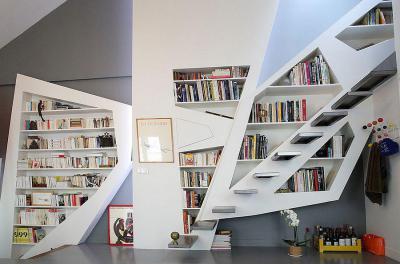 Absztrakt könyvespolc lépcső - belső továbbiak ötlet, modern stílusban