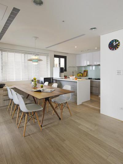 Egyenes vonalú megoldások - konyha / étkező ötlet, modern stílusban