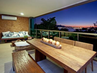 Teraszra nyitott konyha-nappali - konyha / étkező ötlet