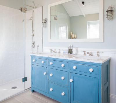 Kék mosdószekrény - fürdő / WC ötlet