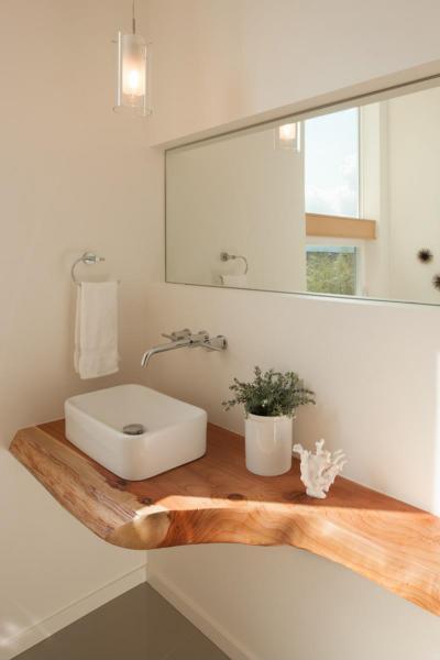Hangulatosan rusztikus fa mosdópulttal - fürdő / WC ötlet, modern stílusban
