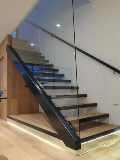 Modern belső lépcső - belső továbbiak ötlet, modern stílusban