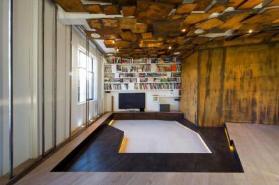 Egyedi álmennyezet - nappali ötlet, modern stílusban