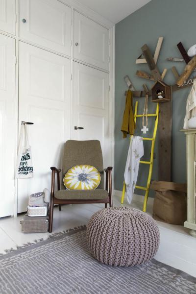 Hangulatosan fa formájú DIY fogassal  - gyerekszoba ötlet, modern stílusban