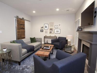 Nappali tolóajtóval - nappali ötlet, modern stílusban