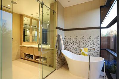 Kilátás a fürdőkádból - fürdő / WC ötlet, modern stílusban