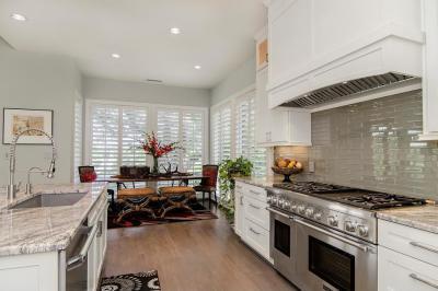 Dupla tűzhelyes konyha - konyha / étkező ötlet, modern stílusban