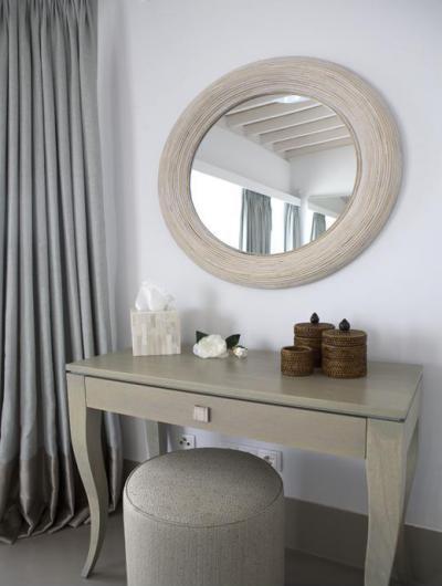 Nőies hangulat fésülködő asztallal - háló ötlet, modern stílusban