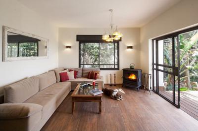 Teraszra nyitott nappali - nappali ötlet, modern stílusban