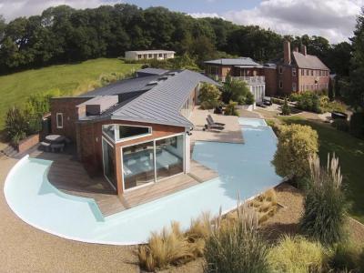 Modern lakóház - homlokzat ötlet, modern stílusban